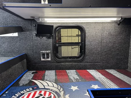 opt-road-side-window-int